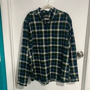 Men’s long sleeve flannel button up